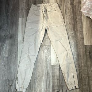 AMERICAN EAGLE - Cute Khaki Pants - Size 2